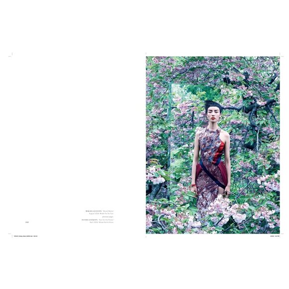 Vogue: Fantasy & Fashion large coffee table book - Picture 5 of 8